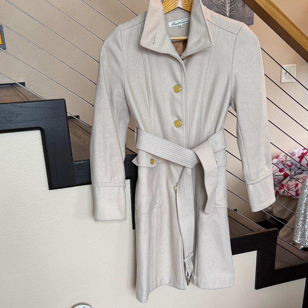 Kenneth Cole New York light tan Trench Coat with Gold Buttons
